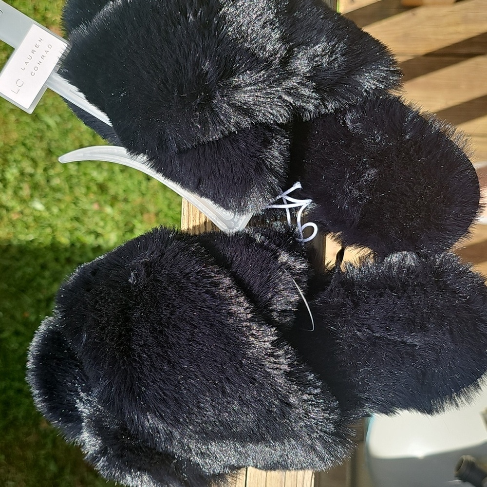 LC Lauren Conrad Black Fuzzy Slippers - Picture 4 of 4